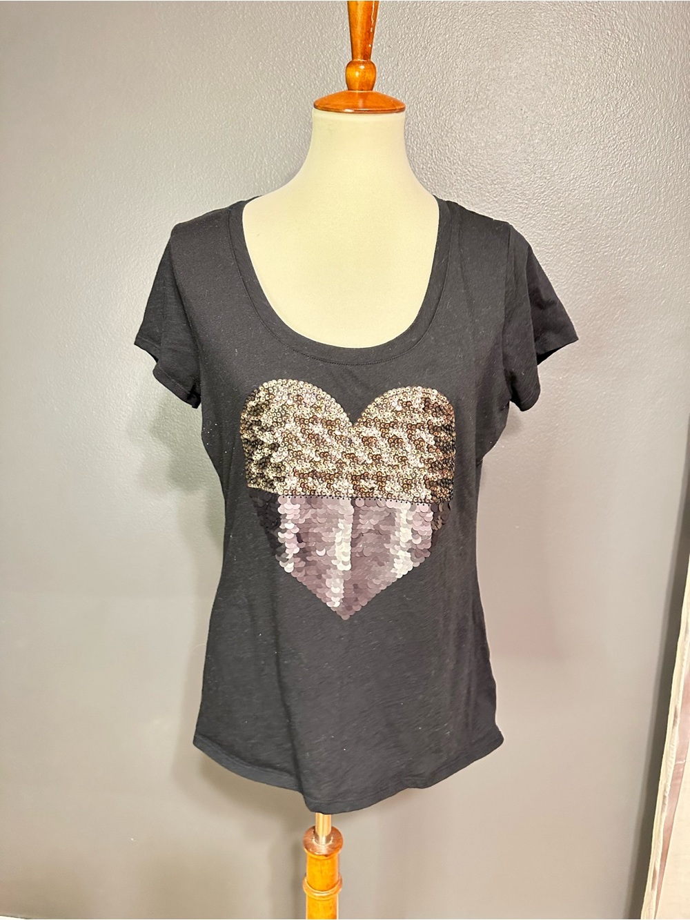 Express Y2K Sequin Heart Tee Black Large Flip Sequin